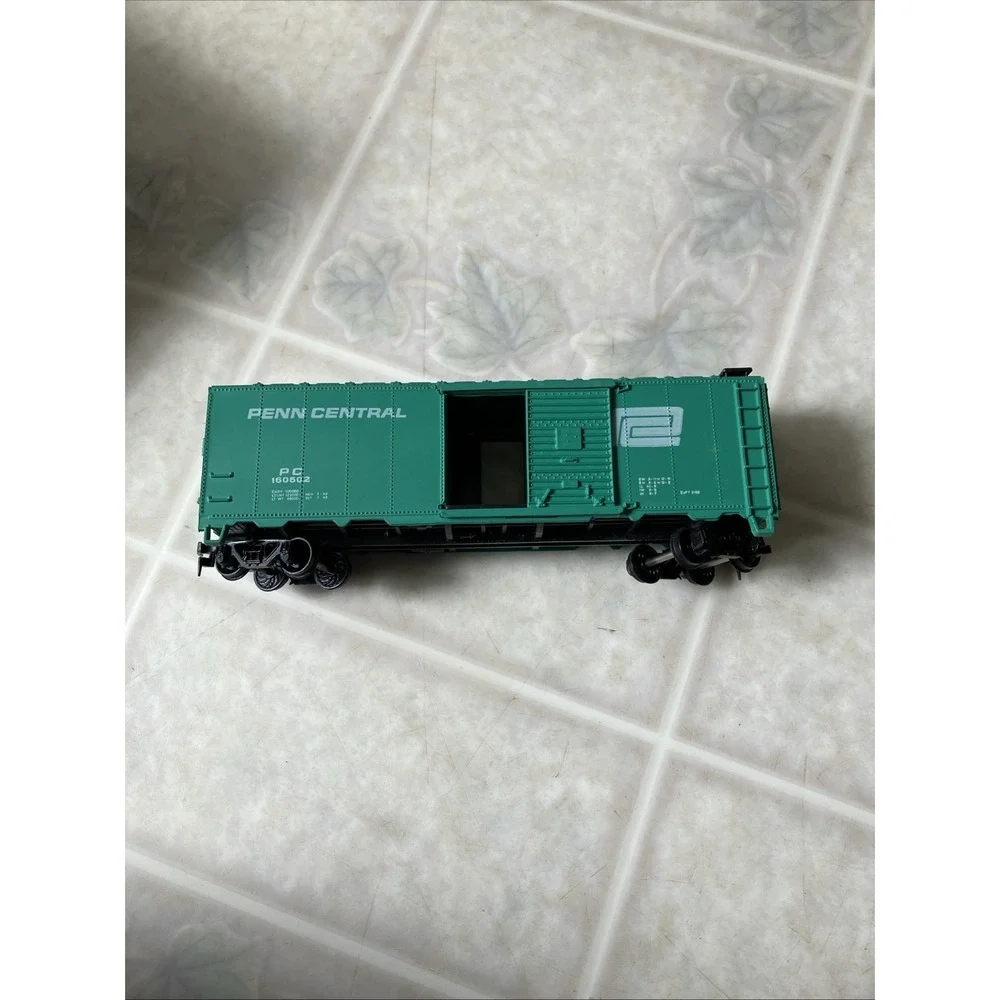 Bachmann 71050 Penn Central 51' Plug Door Box Car‎ green Door work HO scale